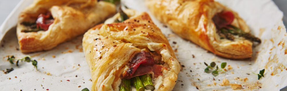 asparagus and parma ham pastries