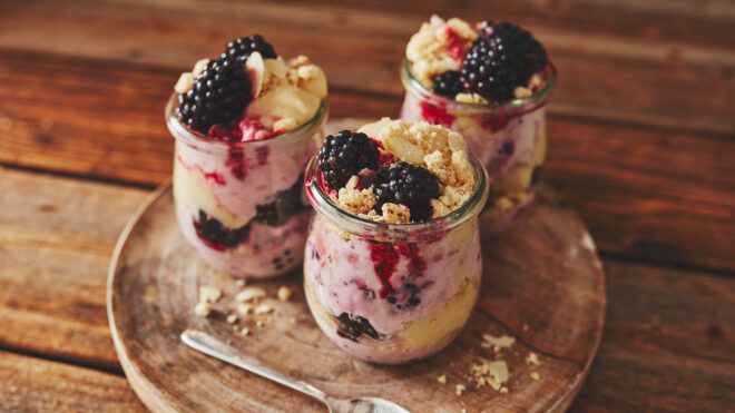 blackberry crumble fool