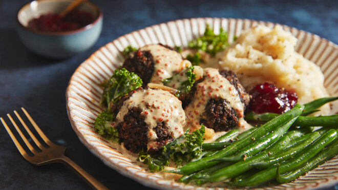 Haggis Meatballs with Creamy Whisky Sauce and green beans