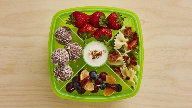 Bacon, Tomato and Spinach Salad Lunchbox served with various fruit snacks