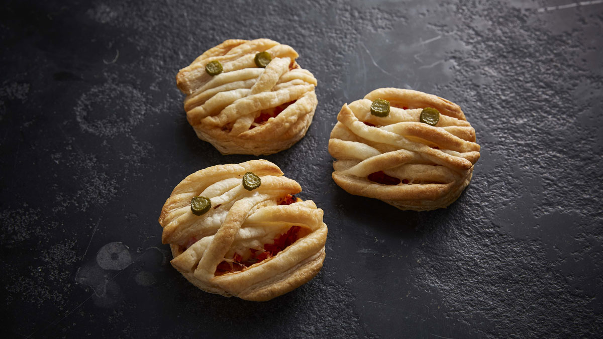 Mummy Pizza Pies served on a slate