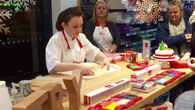 Renshaw's Christmas Cake Decoration being used in a demonstration