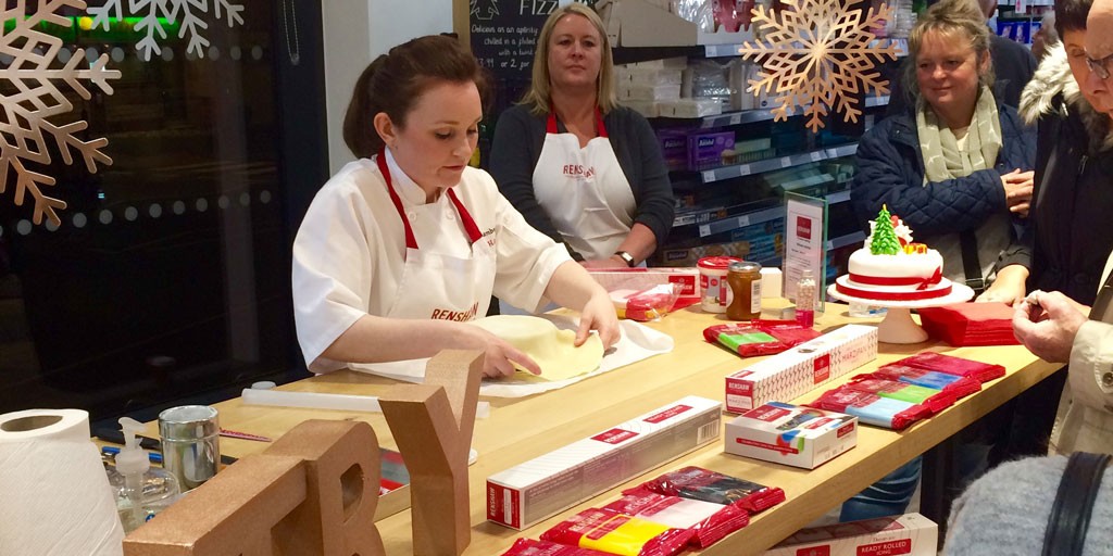 Renshaw's Christmas Cake Decoration being used in a demonstration