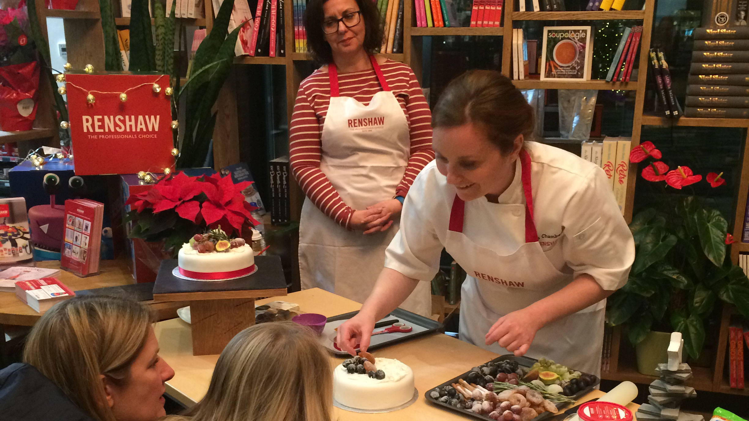 Renshaw's Festive Fruits Christmas Cake Decoration Demonstration