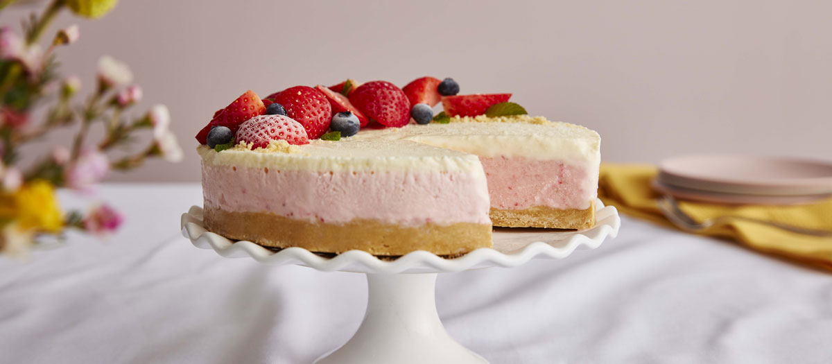 strawberries and cream cheesecake