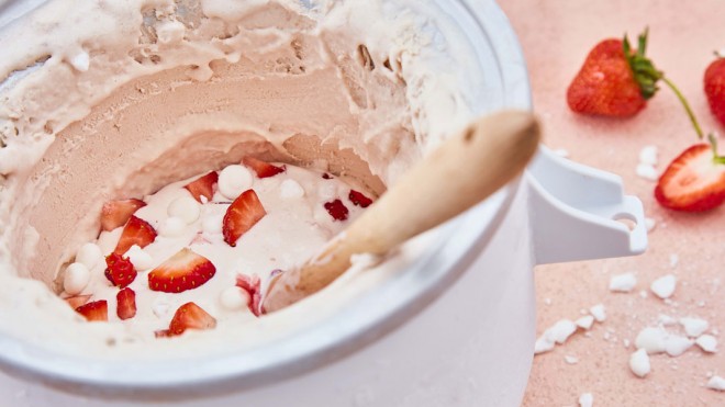 Strawberry Meringue Ice Cream served in a frozen bowl and sliced strawberries